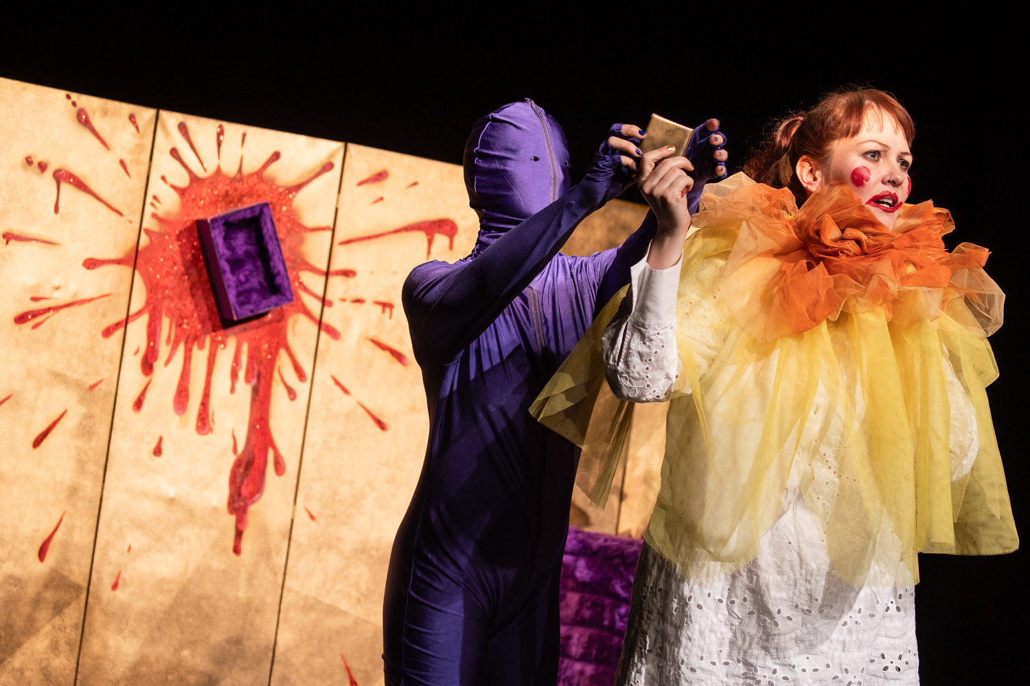 Szenenfoto „Heart Shaped Box” von wonderlendt performances beim Best OFF Festival am 25. April 2026