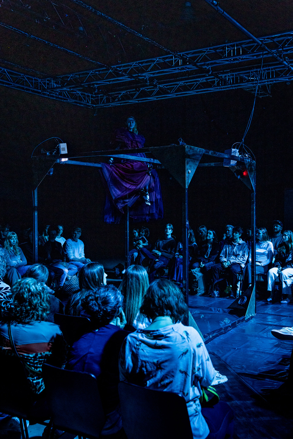 Szenenfoto „REDSHIFT – Tales of gaining power” von tilted collective beim Best OFF Festival am 25.04.2026