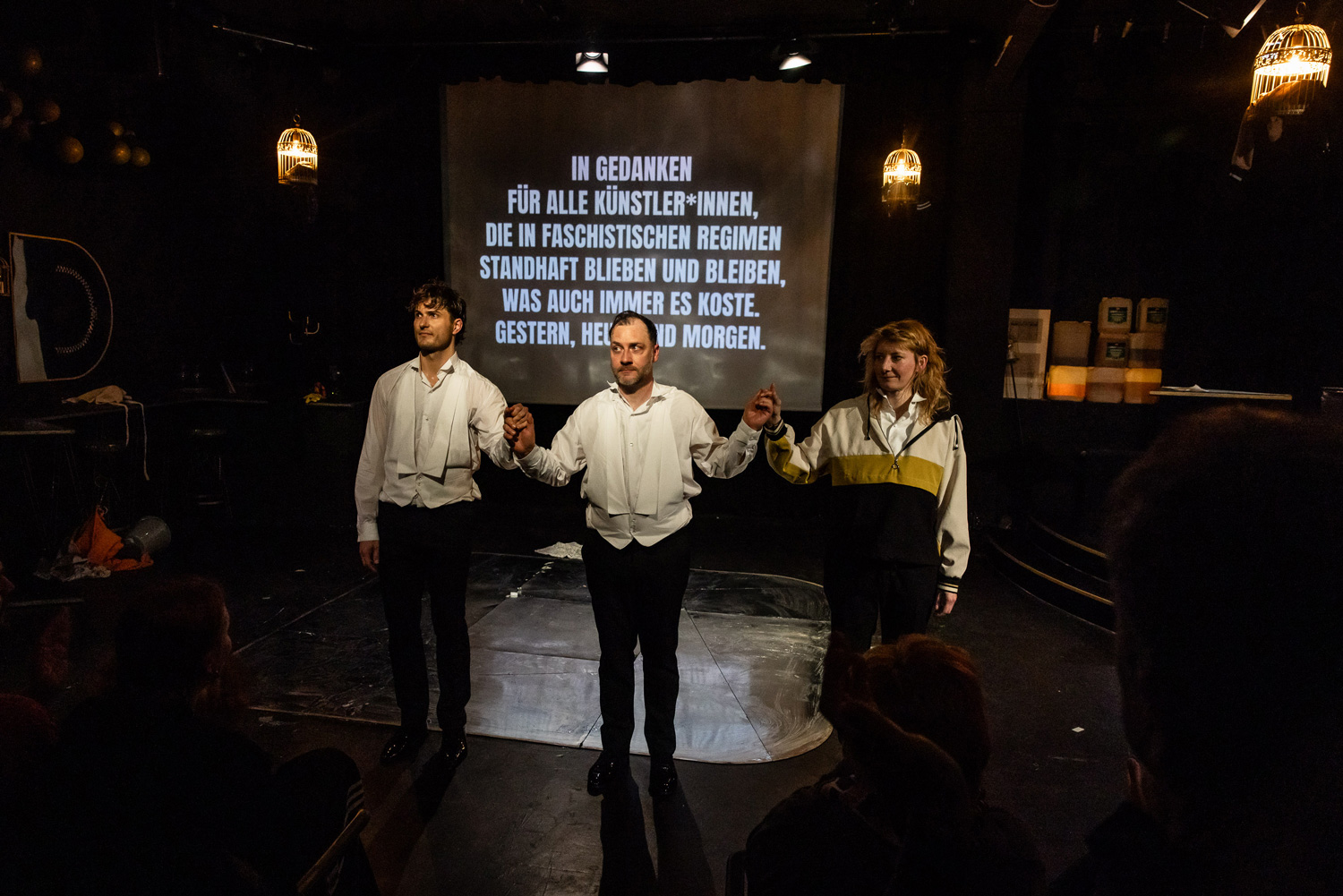 Szenenfoto „MEPHISTO. UNDER PRESSURE.” von Theater an der Glocksee beim Best OFF Festival am 25.04.2026