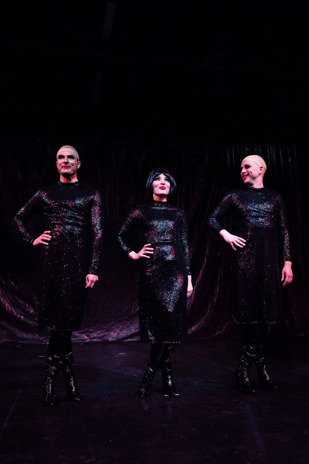 Szenenfoto „How to survive with HILDEGARD KNEF – Eine Rettung in zehn Liedern” von Tommy Wiesner und Ensemble beim Best OFF Festival am 24. April 2026