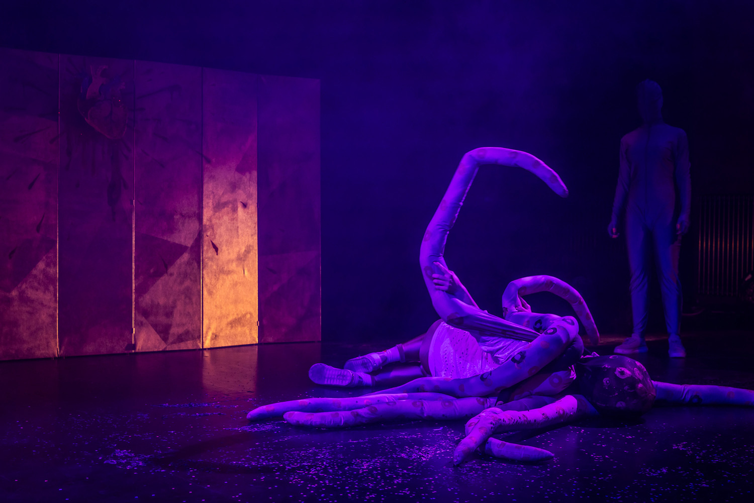 Szenenfoto „Heart Shaped Box” von wonderlendt performances beim Best OFF Festival am 25. April 2026