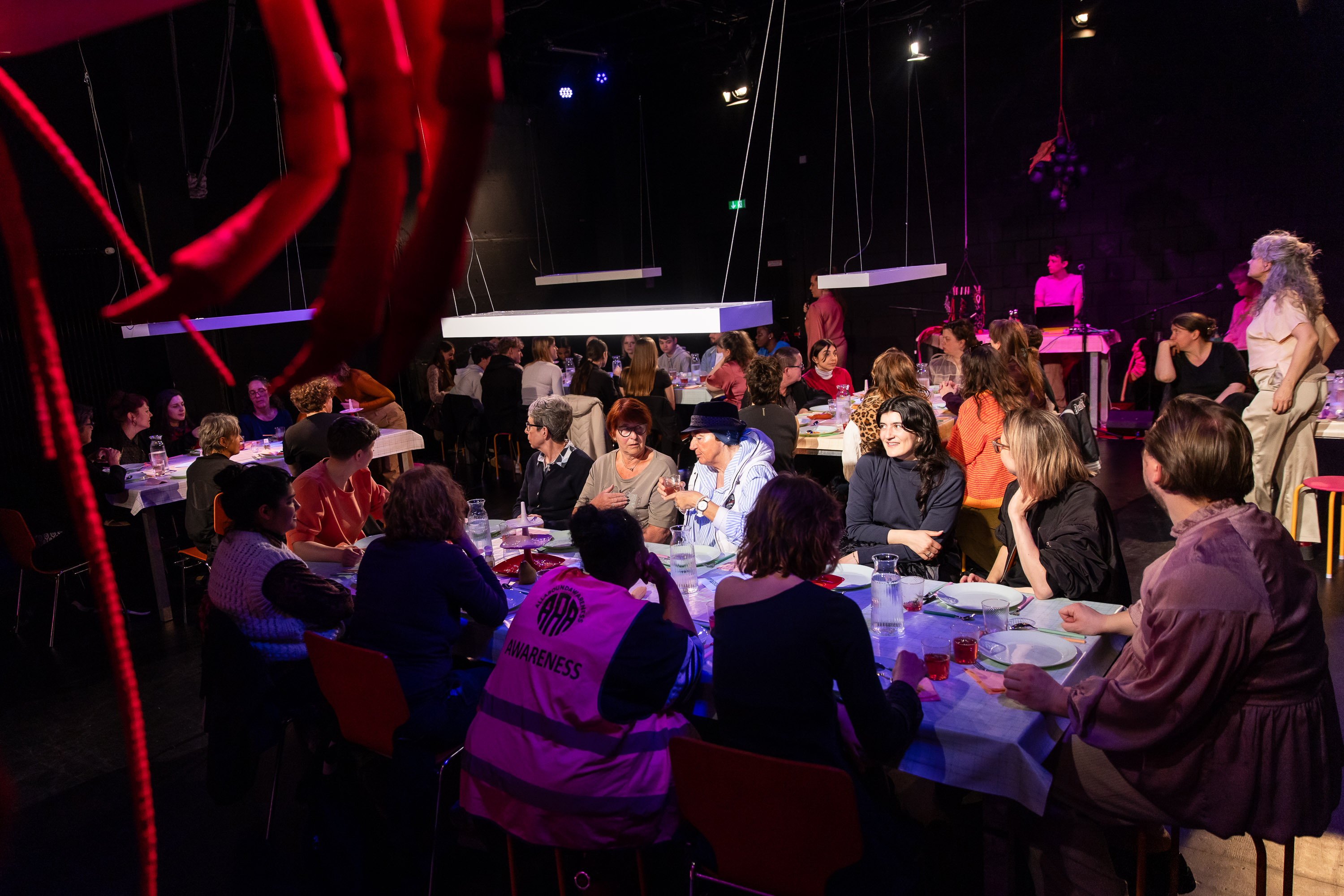 Szenenfoto Tod in der Tupperbox von Frl. Wunder AG & Thetaer Thikwa beim Best OFF Festival Freier Theater 2026