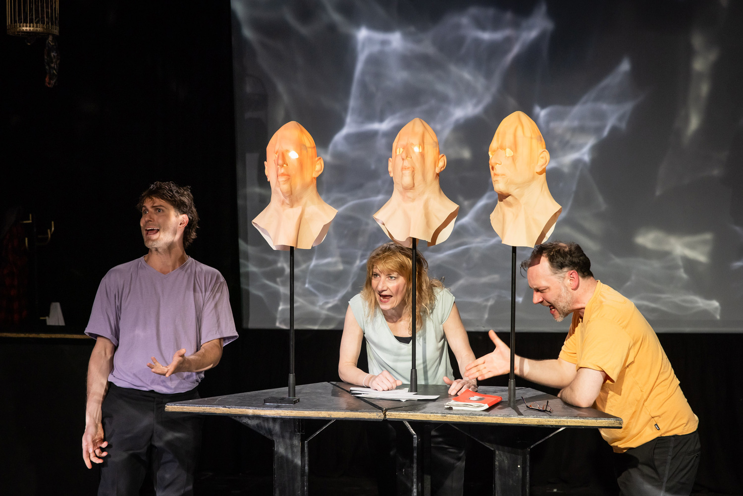 Szenenfoto „MEPHISTO. UNDER PRESSURE.” von Theater an der Glocksee beim Best OFF Festival am 25.04.2026