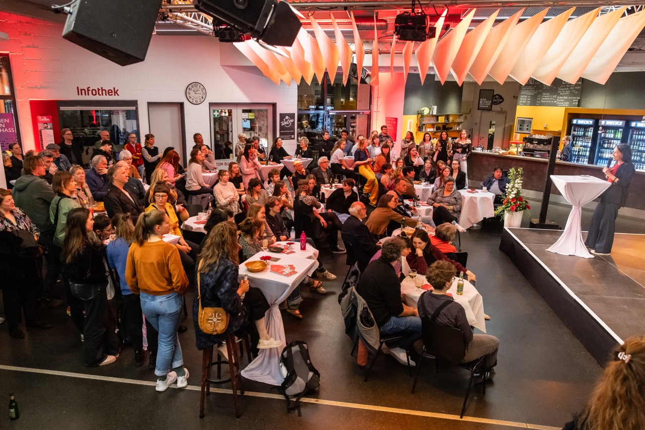 Impression der Verleihung des Festivalpreises beim Best OFF Festival Freier Theater 2024