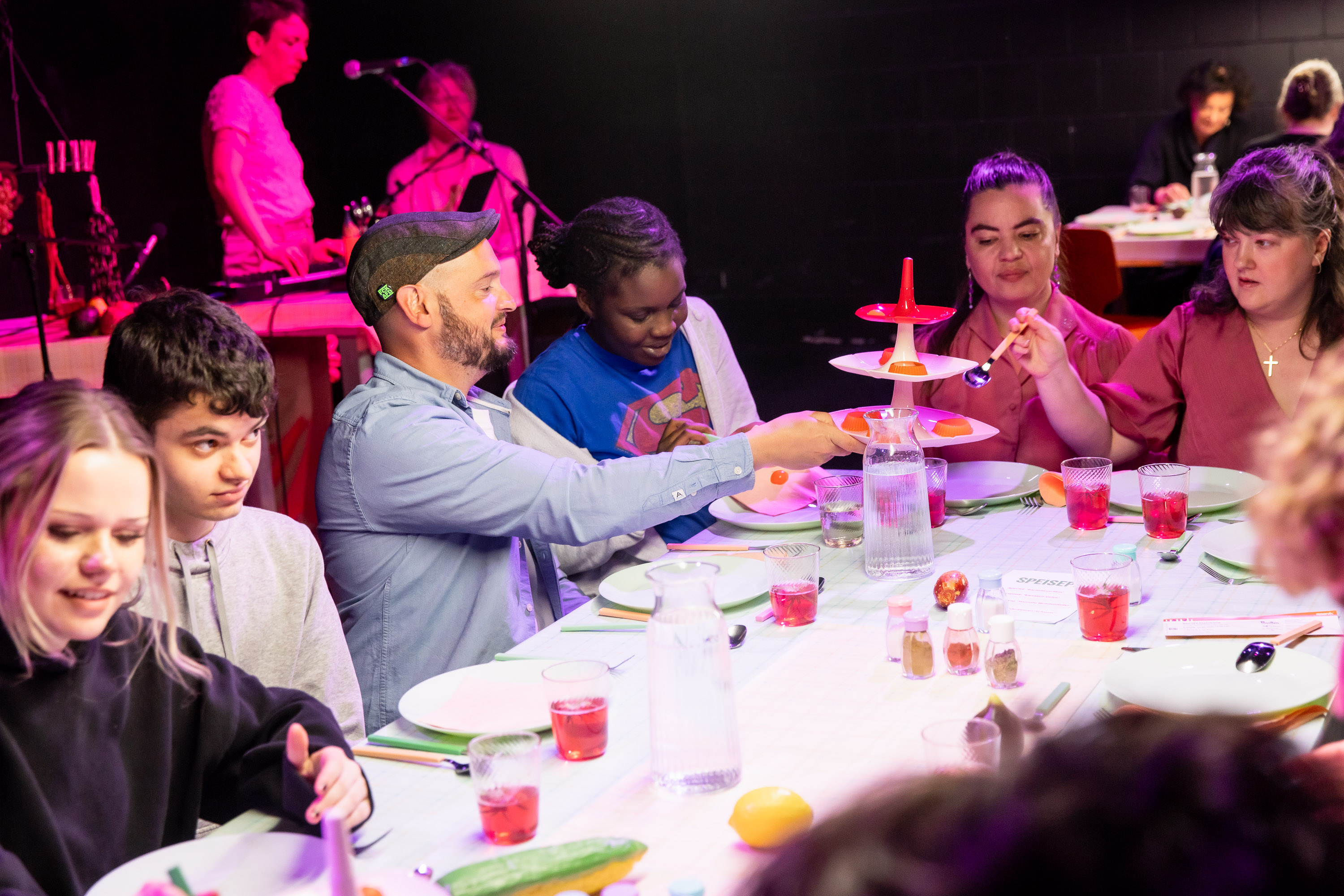 Impressionen von „Tod in der Tupperbox” von Frl. Wunder AG und Theater Thikwa beim Best OFF Festival Freier Theater 2026