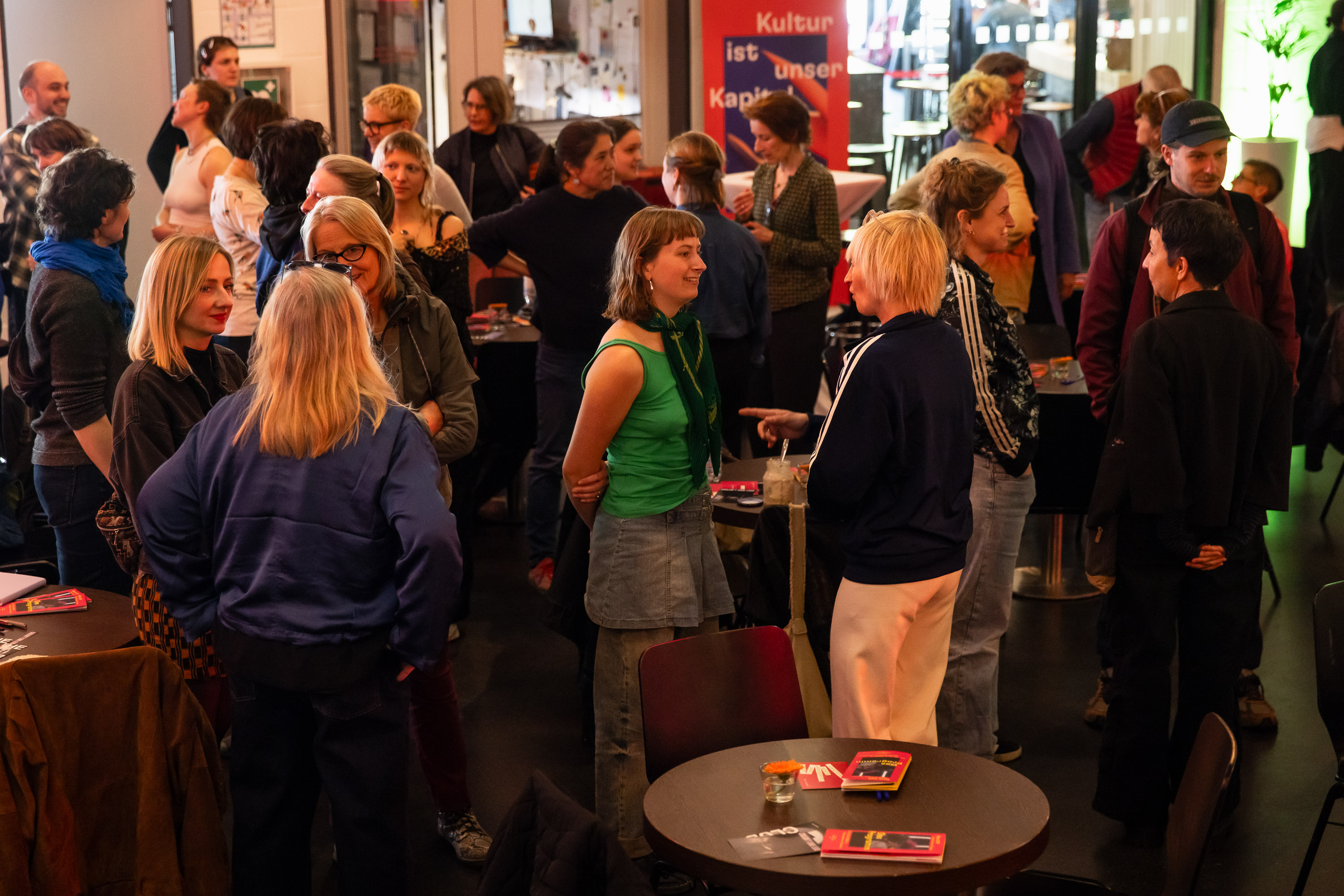 Impression des „Mut-Muskel-Worskhops” von Radikale Töchter beim Best OFF Festival Freier Theater 2026