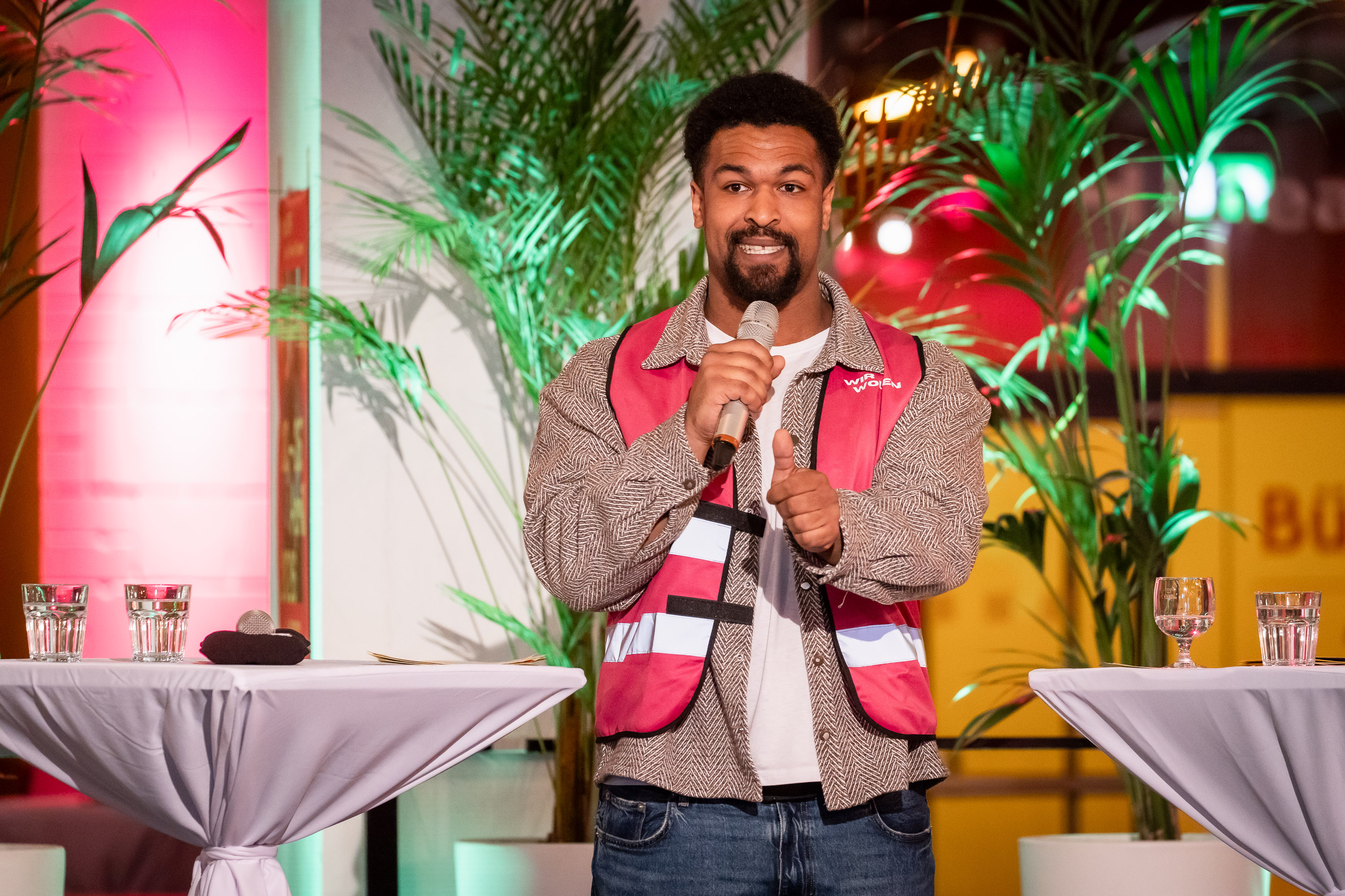 Impression der Eröffnungsfeier des Best OFF Festivals Freier Theater 2026: Andru König von Wirwollen