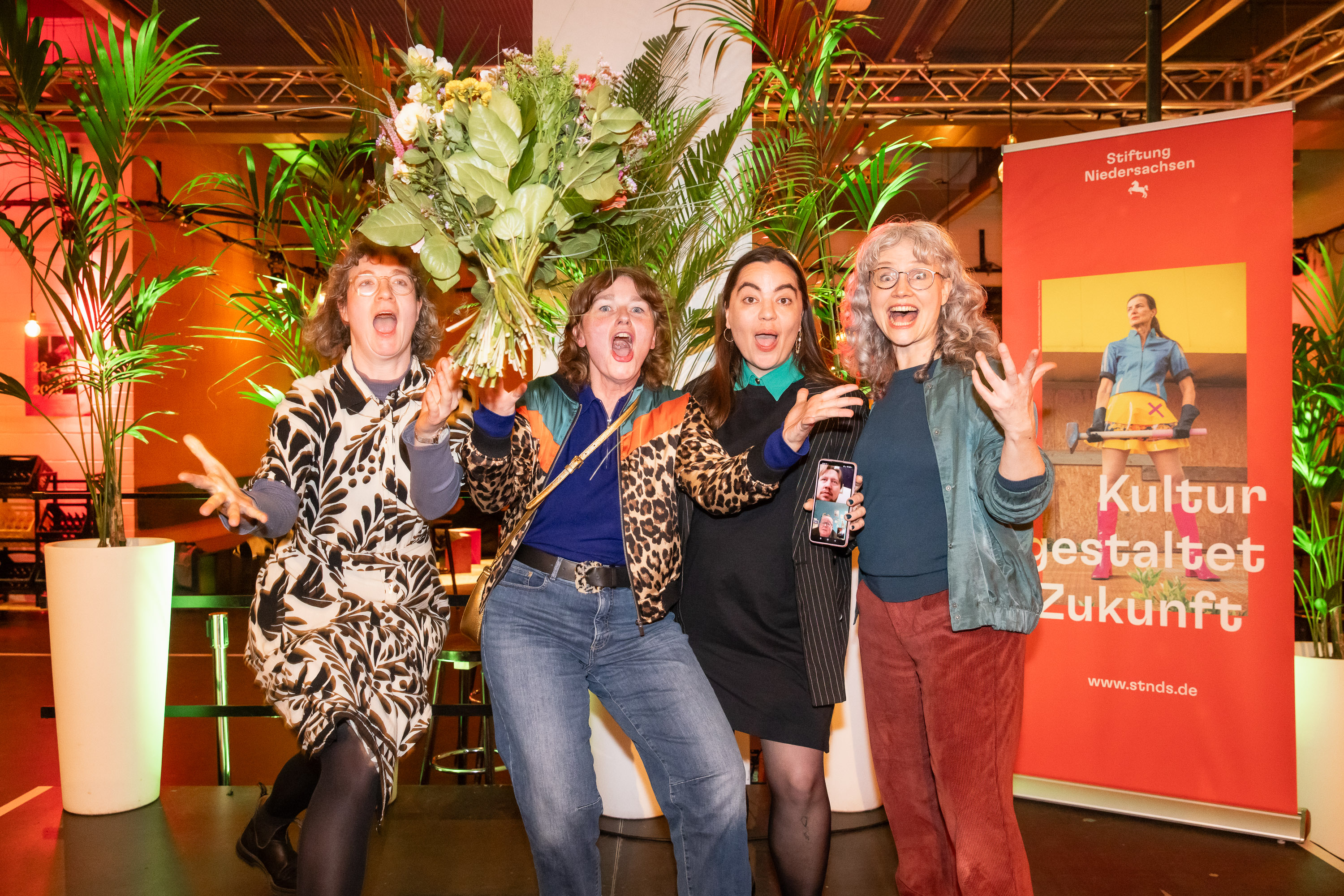 Best OFF Festival 2026: Verleihung Festivalpreis an Frl. Wunder AG & Theater Thikwa für „Tod in der Tupperbox", zu sehen sind vier Performer*innen von Frl Wunder AG