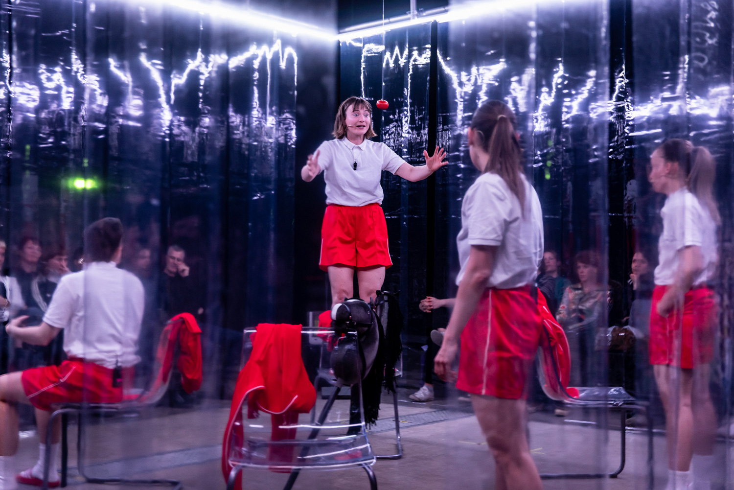 Szenenfoto „HYPER” von cindy+cate beim Best OFF Festival am 24. April 2026