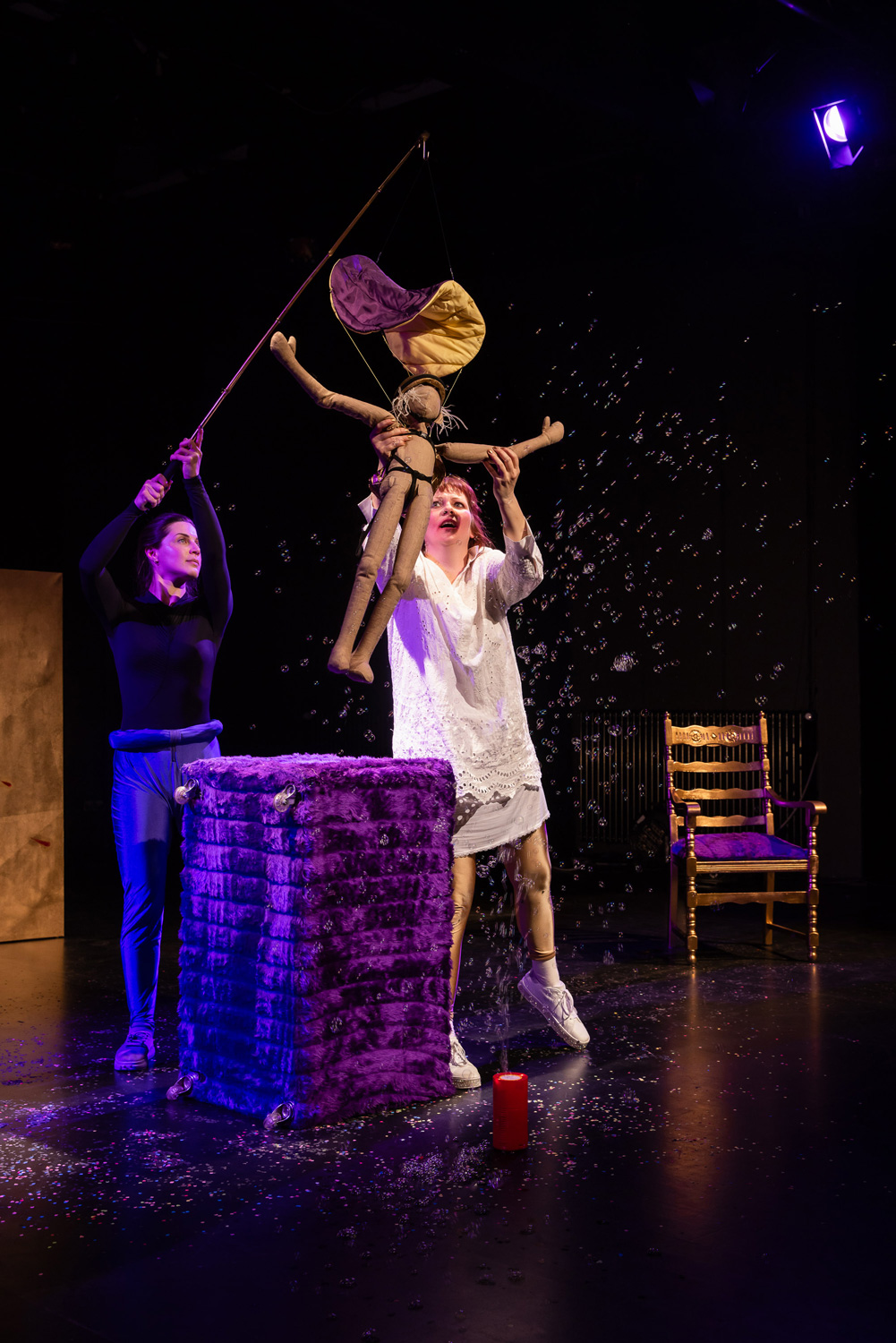 Szenenfoto „Heart Shaped Box” von wonderlendt performances beim Best OFF Festival am 25. April 2026