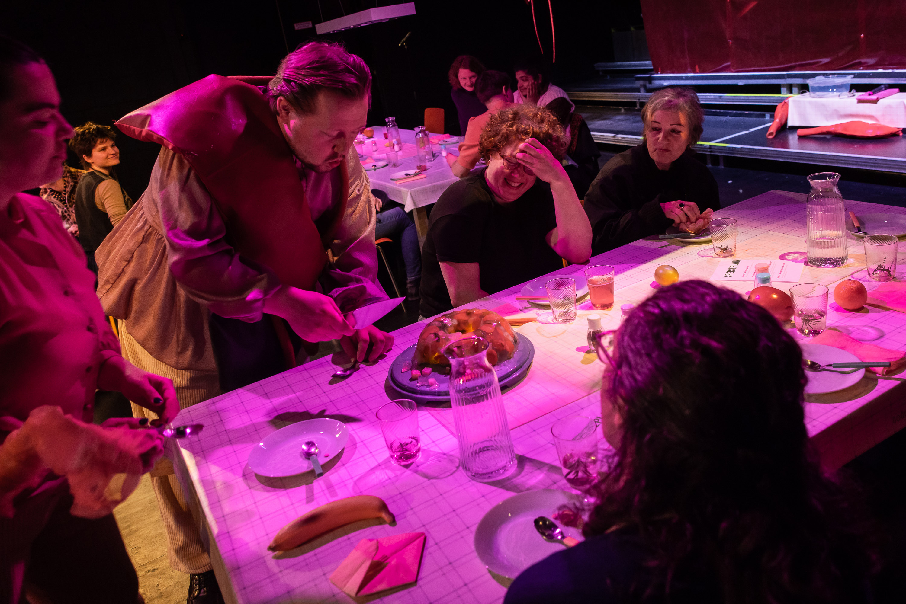 Szenenfoto Tod in der Tupperbox von Frl. Wunder AG & Thetaer Thikwa beim Best OFF Festival Freier Theater 2026