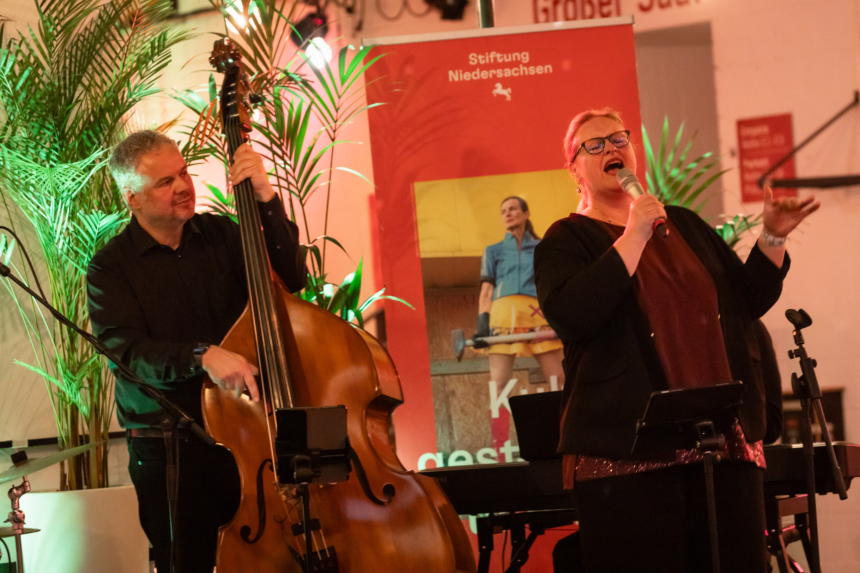 Impression der Eröffnungsfeier des Best OFF Festivals Freier Theater 2026 mit Musik von den Ellingtones
