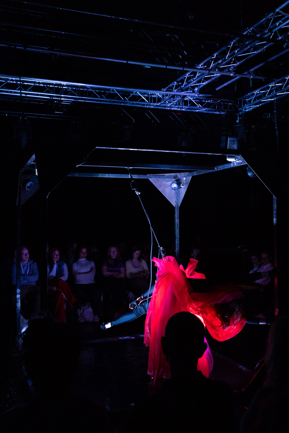 Szenenfoto „REDSHIFT – Tales of gaining power” von tilted collective beim Best OFF Festival am 25.04.2026